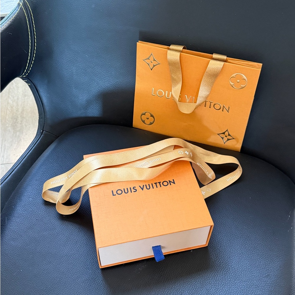 Louis Vuitton Gift Box and Ribbon Set (Special Holiday Edition)